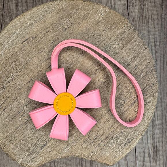 Pink Daisy Bag Charm Flower Purse Flair Keychain NEW FAST SHIP Flower Accessory - Picture 6 of 6